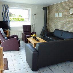 Gemtliches Wohnzimmer in Stappeland 201, De Koog, Texel mit komfortabler Sitzecke.