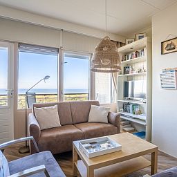 Komfortable Sitzecke mit Meerblick im Appartement Juliana 158 Zeezicht, Ferienunterkunft in De Koog, Texel.