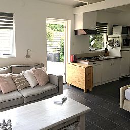 Fully equipped kitchen in Zomerhuisje Schoo, De Koog, Texel, vacation home on the Wadden Islands.