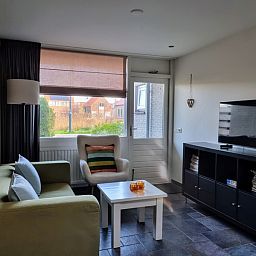 Stilvolles, modern eingerichtetes Wohnzimmer im Ferienhaus 2, De Koog, Texel.