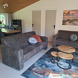 Cozy sitting area in vacation home Hoog Koog 10, Bungalowpark Hoog Koog, De Koog, Texel with comfortable sofas.