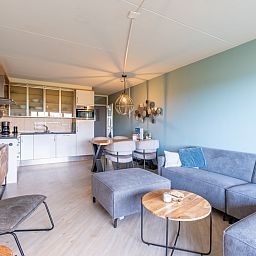 Geraeumige Kueche und Esszimmer im Apartment Juliana 044 Eiland en Zeezicht, De Koog, Texel.