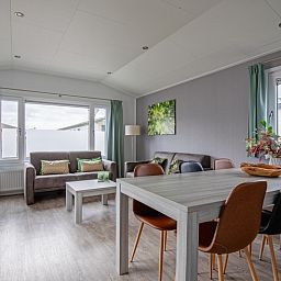 Spacious living space in Chalet Bregkoog 12, De Koog, Texel, with lots of natural light and a modern dining room.