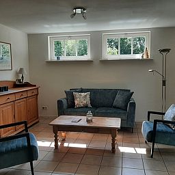 Cozy living room of Pauwenhof Texel in De Koog with comfortable seating.