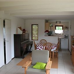 Cozy indoor area of Bungalow Oud Vredelust 75 in De Koog, Texel with dining area.