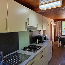 Geraeumige Kueche mit Geraeten im Bungalowpark De Nagtegaal - Bungalow 47, Texel, Wadden Islands.