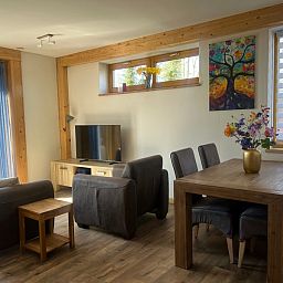 Gemuetliches Wohnzimmer im Ferienhaus Hoeve Consensus Texel in Den Burg mit bequemen Sitzgelegenheiten