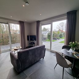Bright living room with terrace view in vacation home Schoonoordsingel 29a, Den Burg, Texel.