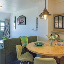 Cozy indoor area of Apartment Groen in Den Hoorn, Texel, with comfortable sitting area and dining area.
