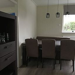 Dining area in vacation home Vuurtoren, Oosterend, Texel with stylish decor.