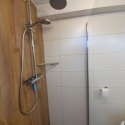 Stylish bathroom with rain shower in Alkema bungalow rental Gortersmient, Texel Wadden Islands.