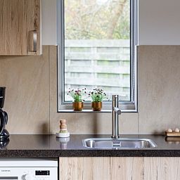 Modern kitchen in De Triaan vacation homes, South Eierland, Texel, equipped with amenities for comfortable stay.