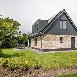 Vakantiehuis in De Dennen Texel met groene tuin bij Vakantiepark De Koorn-aar.