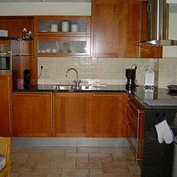 Modern kitchen in Holiday home Gortersmient 356, De Dennen, Texel. Fully equipped for a comfortable stay on the Wadden Islands.
