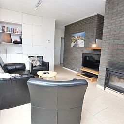 Gemuetliches Wohnzimmer mit Kamin im Ferienhaus Tempelierweg 24, De Dennen, Texel.