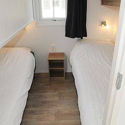 Schlafzimmer mit Doppelbett in Villetta, Ferienhaus fuer 6 Personen, De Dennen, Texel.