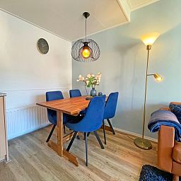Modern kitchen in Apartment Bos en Duin 27, De Dennen, Texel equipped with all conveniences for a relaxing stay.
