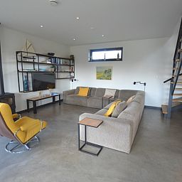 Open leefruimte in vakantiehuis 't Hoogelandt 98 - Zeelust, De Dennen, Texel met moderne inrichting.
