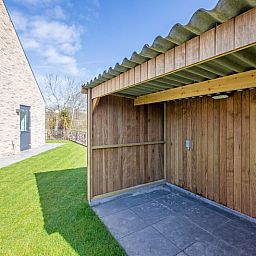 Berging bij Bungalowpark 't Luwe Land - Nieuw Vredelust, De Dennen, Texel. Praktische opslagruimte naast het vakantiehuis.