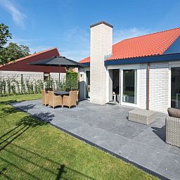 Sonnige Terrasse im Ferienhaus Gortersmient 206 im Bungalowpark Gortersmient, De Dennen, Texel.