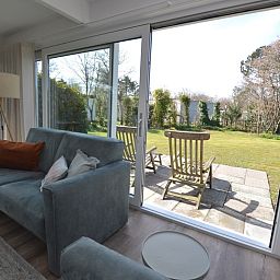 Veranda of Bungalow Verste Coogh 58 in De Dennen, Texel overlooking green surroundings.