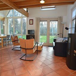 Monnikenweg 11 vakantiehuis, open woonkamer met terraszicht in De Dennen, Texel.