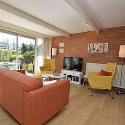 Komfortable Sitzecke im Bungalow Verste Coogh 64, De Dennen, Texel mit Gartenblick.