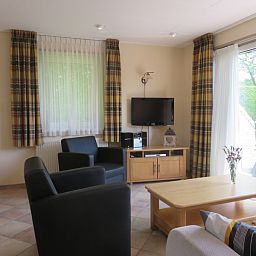 Gemuetliche Sitzecke im Bungalowpark Uterste Coogh, Bungalow 114 in De Dennen, Texel, mit modernen Annehmlichkeiten.