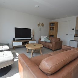 Gezellige zithoek met flatscreen TV in vakantiehuis Tempelierweg - Kogermient 18, De Dennen Texel.
