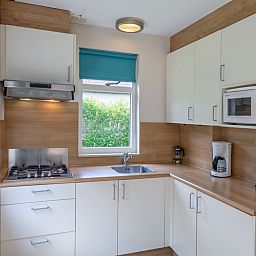 Moderne keuken in Type 2 - 6 persoons vakantiehuis, De Dennen, Texel met alle voorzieningen.