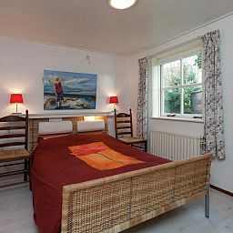 Guest house 040409 - Holiday property Ameland - Fairytale Cottage in Nes Friesland with garden and terrace