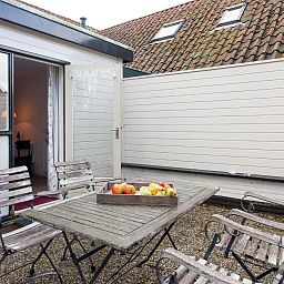 Guest house 040409 - Holiday property Ameland - Fairytale Cottage in Nes Friesland with garden and terrace