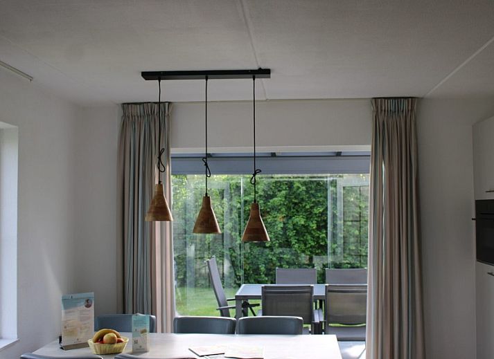 Bungalow 419 in De Cocksdorp on Texel with a sunny terrace and green surroundings.