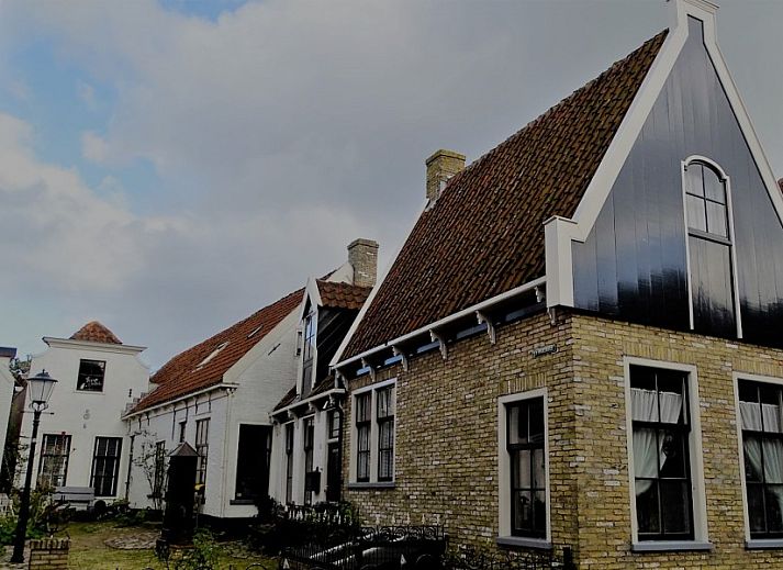Comfortable sitting area in bungalow 419, De Cocksdorp, Texel with fireplace.