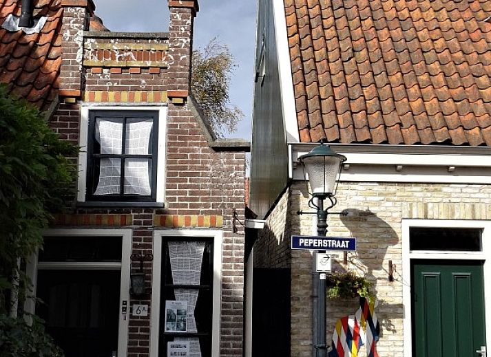 Comfortable sitting area in bungalow 419, De Cocksdorp, Texel with fireplace.