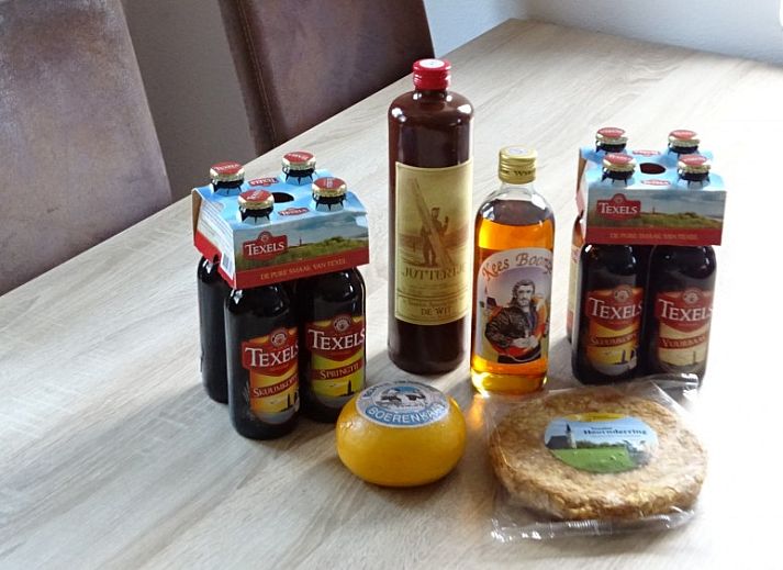 Comfortable sitting area in bungalow 419, De Cocksdorp, Texel with fireplace.