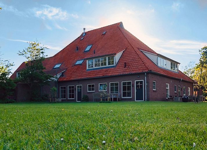 Unieke 12 pers. Farm Lodge De Muy op Hoeve Vianen in De Cocksdorp, Texel biedt een charmante landelijke sfeer.