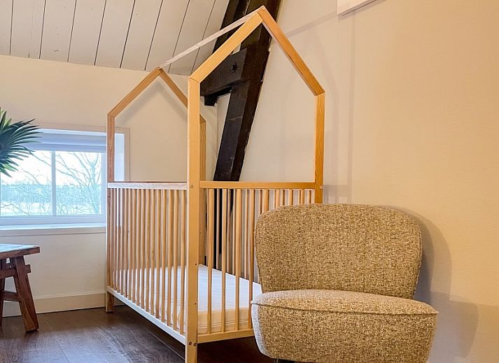 Buiten dineren bij Unieke 12 pers. Farm Lodge De Muy op Hoeve Vianen, De Cocksdorp, Texel.