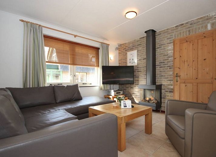 6 pers. luxe villa met serre in De Cocksdorp, Texel, met groene serre en rieten dak, ideale vakantiewoning op de Waddeneilanden.