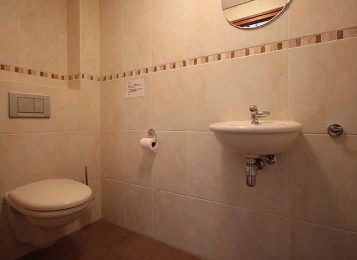 Cozy dining room in 6 pers. luxury wheelchair friendly villa, De Cocksdorp, Texel with modern kitchen.