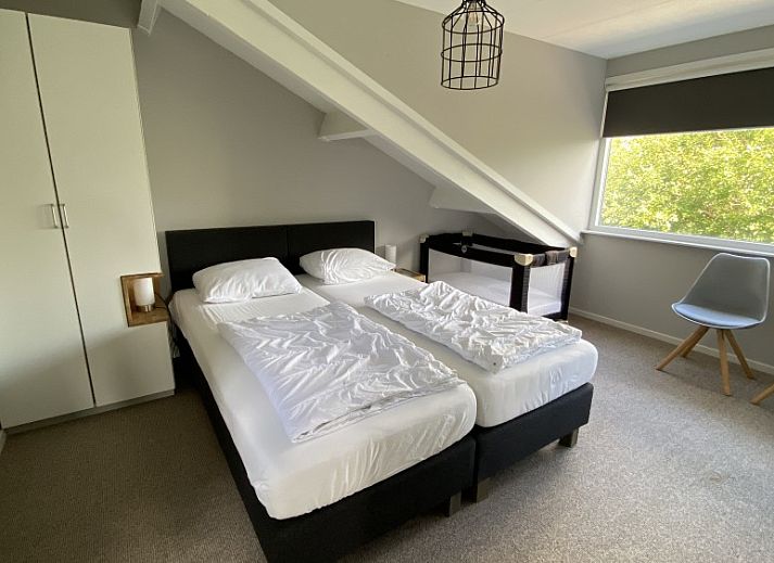 Essen im Freien in der Natur in der luxurioesen 8-Personen-Golfvilla Texel in De Cocksdorp, Wadden Islands.