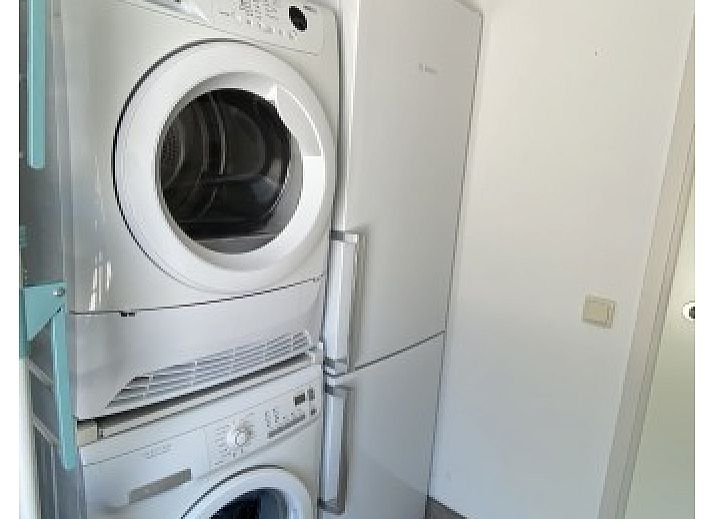 Essen im Freien in der Natur in der luxurioesen 8-Personen-Golfvilla Texel in De Cocksdorp, Wadden Islands.