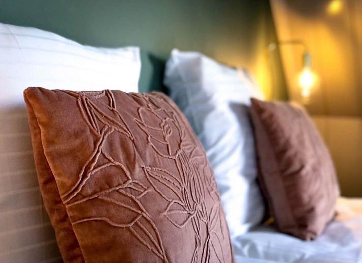 Aussenansicht des Unique 10 pers. Farm Lodge De Slufter auf 'Hoeve Vianen' in De Cocksdorp, Texel, umgeben von viel Gruen.