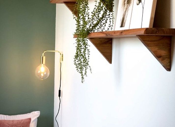 Aussenansicht des Unique 10 pers. Farm Lodge De Slufter auf 'Hoeve Vianen' in De Cocksdorp, Texel, umgeben von viel Gruen.