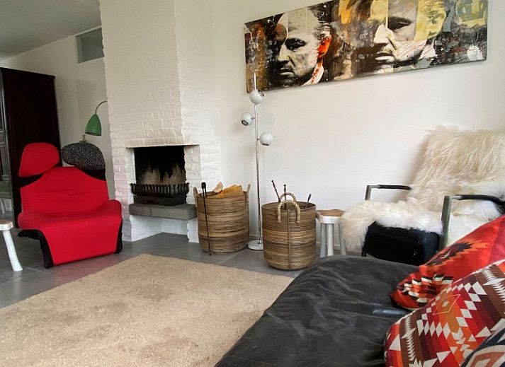 Designhuis Volledig Vrij bungalow met terras in De Cocksdorp, Texel, omgeven door groene natuur.