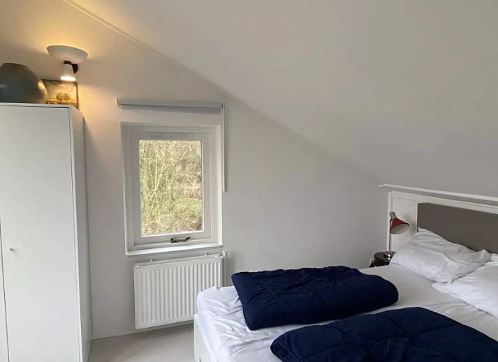 Comfortabele bank en gitaar in Designhuis Volledig Vrij bungalow, De Cocksdorp, Texel.