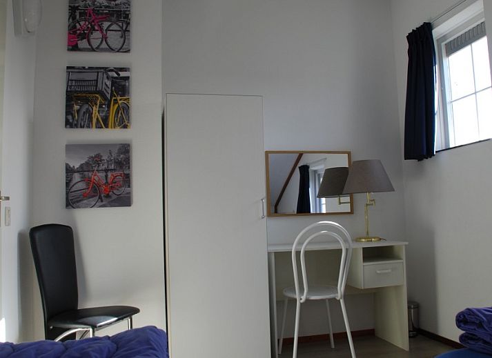 Gemuetliches Wohnzimmer in Krim 661 mit Sauna, Stuha und Grill, ein Bungalow in De Cocksdorp, Texel. Bequeme Sitzecke mit Blick auf die Natur.