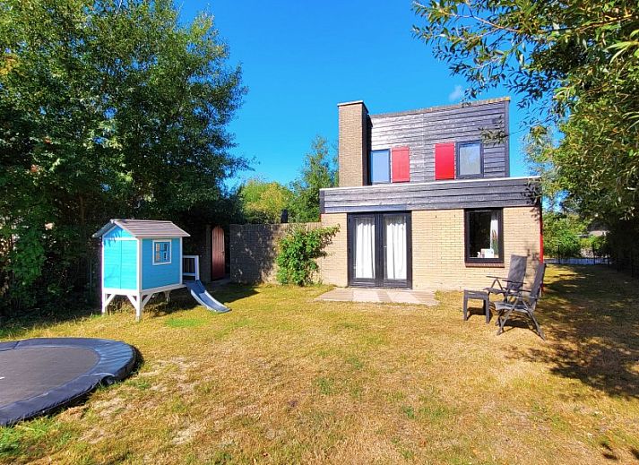 Geniet van de rust bij Het Eiland Gevoel, een vakantiehuis in De Cocksdorp, Texel, met een ruime tuin en speelruimte voor kinderen.