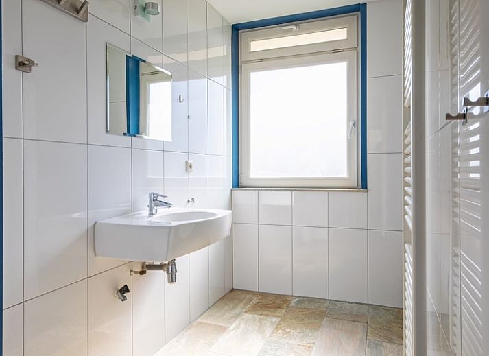 Cozy living room of Holiday home Slufterhoek 034, Texel, with modern furnishings and lots of light.