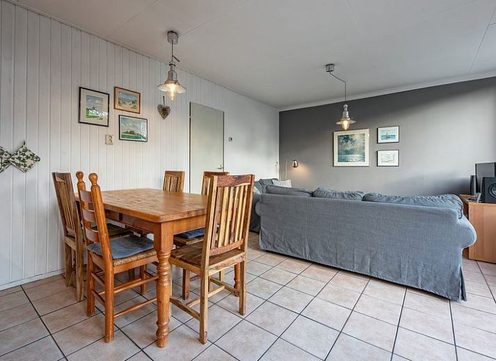 Geniessen Sie die Sonne auf der Terrasse des Ferienhauses Slufterhoek 114 in De Cocksdorp, Texel.